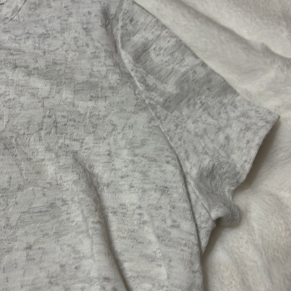 Beautiful Vera want blouse size large - Picture 3 of 4